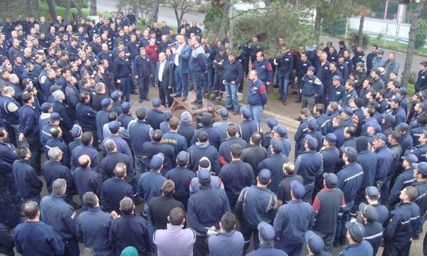 isyerinde-toplu-isyan