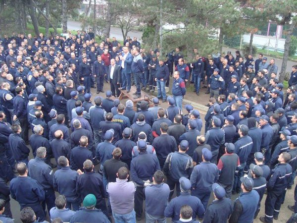 isyerinde-toplu-isyan